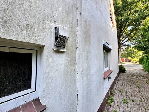 Sichtbare Schäden an der Fassade - 