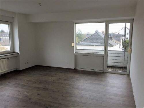 Wohnzimmer - Brück, helle freundliche 4 Zimmer, ca. 85 m², Wannenbad, Balkon