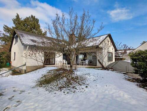 Südwestansicht - Bungalow mit großem Grundstück ruhig und verkehrsgünstig gelegen