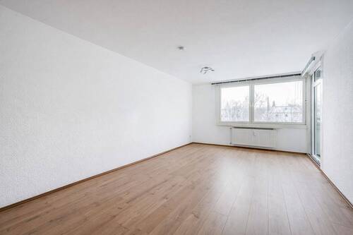 Wohnzimmer - AIGNER - Helle und ruhige 2-Zimmer-Wohnung in Laim mit Balkon und guter Infrastruktur