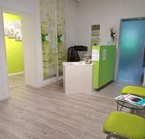 (Wohnen und Arbeiten) Physiopraxis,Saunalandschaft und Wohnung im OG, Toreinfahrt, Garage, Stellplätzen, Garten und Terrasse, in St. Ingbert-Rohrbach - Sankt Ingbert