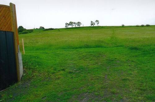 Bauerwartungsland Teilansicht - angrenzende Bebauung zur Anliegerstr. Andreas-Fack-Str. in Kaltennordheim Stadtrandlage - Grundstück in Kaltennordheim