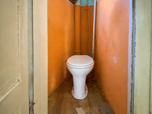 WC - 