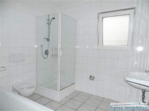 Wohnung 1 - Bad (Archivbild/ Wohnung 2 spiegelbildlich) - 