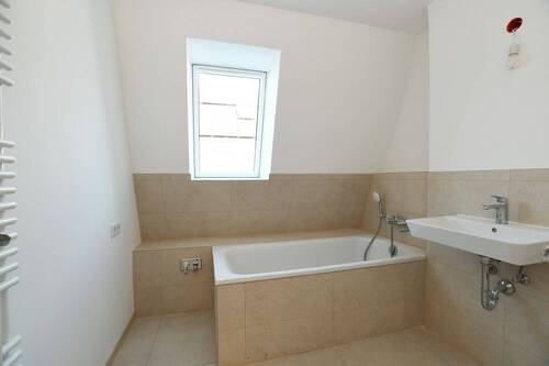 Badezimmer - Etagenwohnung mit 132,80 m&sup2; in München zur Miete