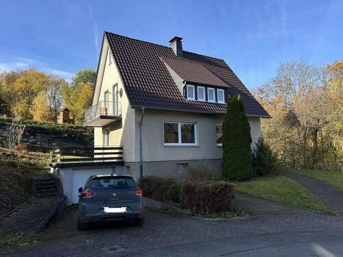 Außenansicht - Charmantes Einfamilienhaus am ruhigen Ortsrand von Marsberg - ideal für Renovierungsfreunde