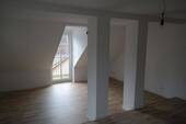 SAM_7781 - Gemütliche DG 2-Zimmer mit Laminat, Balkon, EBK und Wannenbad in ruhiger Lage!