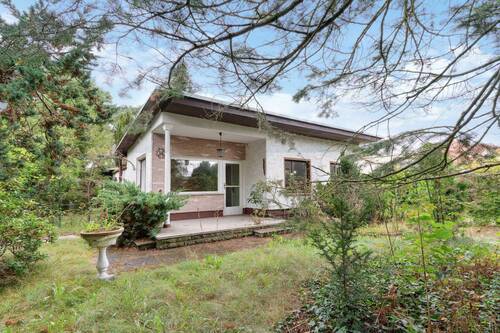 Bungalow - Baugrundstück mit Altbestand in Seenähe