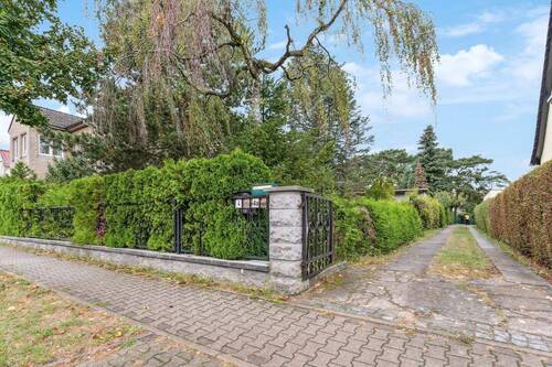 Zufahrt zum Grundstück - 