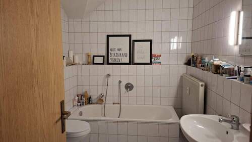 Bad - Etagenwohnung mit 120,00 m&sup2; in Deggendorf zum Kaufen