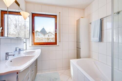 Badezimmer - Etagenwohnung mit 80,00 m&sup2; in Herrsching a. Ammersee zum Kaufen