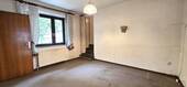 EG: Durchgangszimmer mit Blick zum Elternschlafzimmer/begehbarem Kleiderschrank - 