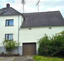 Ein-Zweifamilienhaus in ruhiger Straße auf riesigem Grundstück - Nonnweiler Primstal