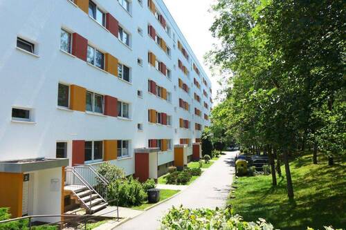 Hausansicht_Eingangsbereich-1024 - 4 Zimmer Etagenwohnung in Chemnitz