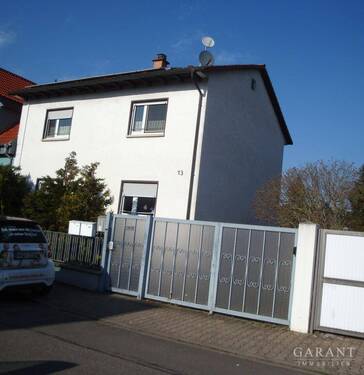 Vorderansicht - ** Willkommen in Ihrer Wohlfühl - Oase ... Ein- oder Zweifamilienhaus in ruhiger begehrter Lage**