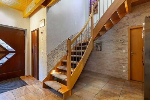 Diele mit Treppenhaus - 