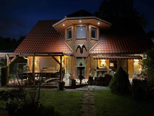 Gartenseite Nachtansicht - 5 Zimmer Einfamilienhaus in Blankenfelde-Mahlow