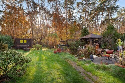 Partyecke mit Teich - 