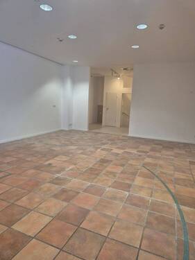 Ladenfläche-.jpg - 2 Zimmer Büro in Leverkusen