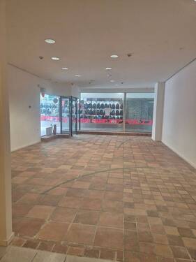 Blick von hinten nach vorne.jpg - Büro mit 70,00 m&sup2; in Leverkusen zur Miete