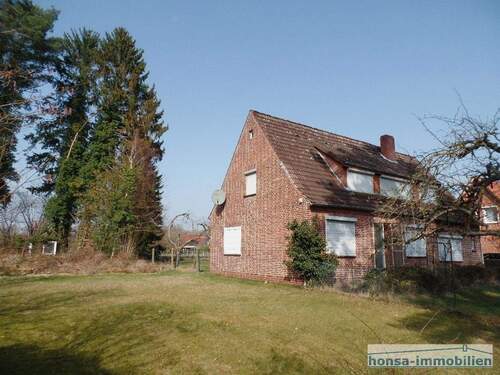 Ansicht von der Straße - linke Gartenseite (Nord) - 6 Zimmer Einfamilienhaus zum Kaufen in Lauenbrück