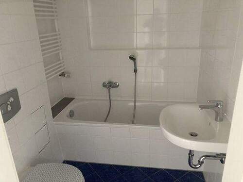 BAD - 9 Zimmer Etagenwohnung zum Kaufen in Radebeul