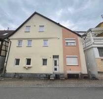 Renoviertes älteres Einfamilienhaus mit kleinem Gartenbereich und Gartenlaube! - Bad Mergentheim / Wachbach
