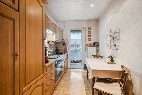Wiesbaden Rambach Mehrfamilienhaus (20) - 
