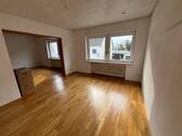 Wohn-, Esszimmer - Helle Eigentumswohnung im Herzen von Hochneukirch mit Garage und alleiniger Gartennutzung