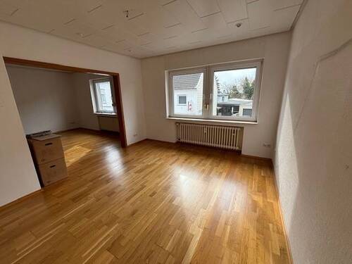 Wohn-, Esszimmer - Helle Eigentumswohnung im Herzen von Hochneukirch mit Garage und alleiniger Gartennutzung