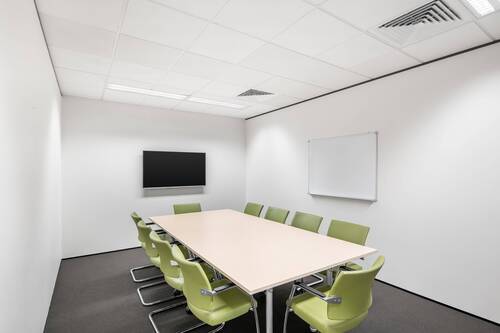 Generic Conference room_08.jpg - Büro mit 75,00 m&sup2; in Unterschleißheim zur Miete