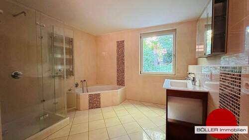 Badezimmer mit Fenster! - 