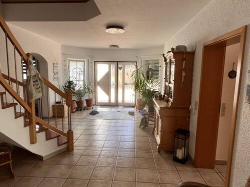 Eingangsbereich - 7 Zimmer Einfamilienhaus in Mittenaar