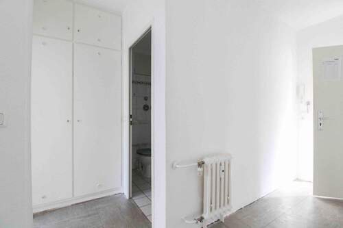 Flur 2.OG Mitte rechts - 