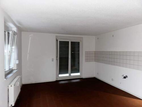 Küche Zug. Balkon - 2 Zimmer Etagenwohnung zur Miete in Singen (Hohentwiel)