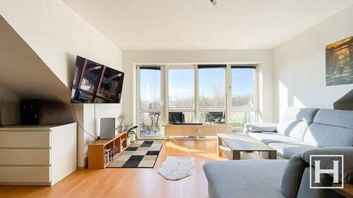 Geräumiges Wohnzimmer - 2 Zimmer Etagenwohnung zum Kaufen in Bad Segeberg