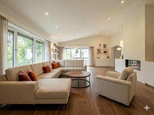 KI unterstützte Visualisierung Wohnzimmer - 7 Zimmer Einfamilienhaus in Haag