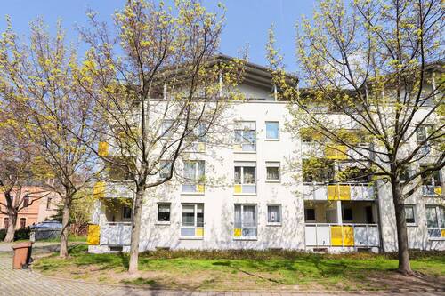 Titelbild - +++ Über den Dächern von Freital! Attraktive 3-Zimmer-Wohnung mit 2 Balkonen und TG-Stellplatz +++