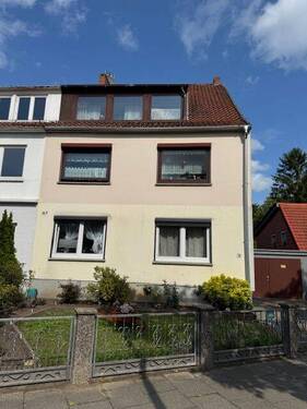 Ansicht - 3 ZKB mit Balkon im 1. OG in einem 3 Familienhaus in der Gartenstadt Vahr zu verkaufen