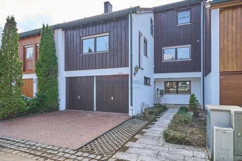 Außenansicht - Vorne - 8 Zimmer Reihenmittelhaus zum Kaufen in Geretsried