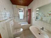 Bad EG - 6 Zimmer Mehrfamilienhaus, Wohnhaus in Lage
