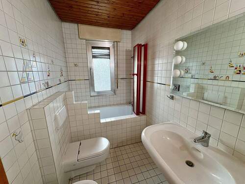 Bad EG - 6 Zimmer Mehrfamilienhaus, Wohnhaus in Lage