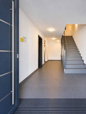 Treppenhaus mit Lift - 