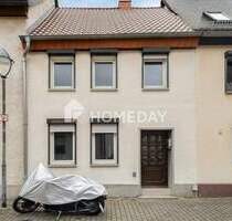 Ruhig gelegenes Wohnhaus mit 690?m² Grundstück - mit Garten, Scheune und Entwicklungspotenzial - Zörbig