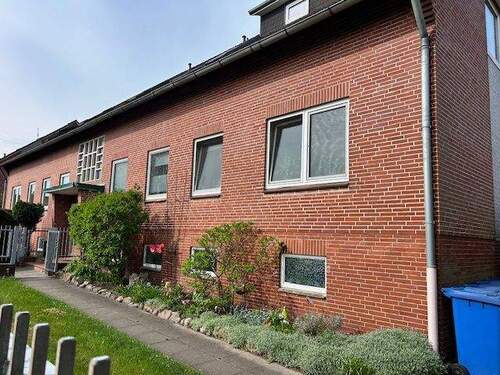 Straßenseite im Elbblick - 3 Zimmer Etagenwohnung zur Miete in Neu Wulmstorf