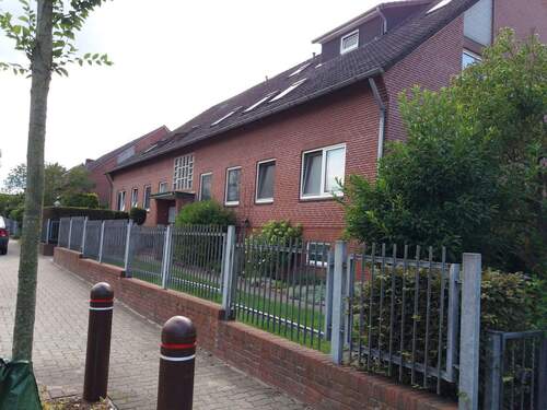Kleine Wohnanlage mit Wiesen hinterm Haus - 3 Zimmer Etagenwohnung in Neu Wulmstorf