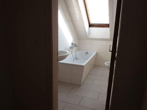 Großes Fenster und Badewanne - 
