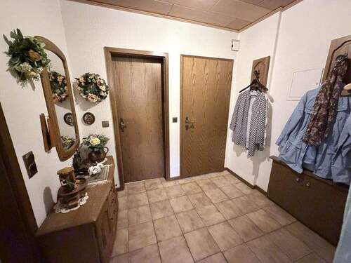 Eingangsbereich rechts - 7 Zimmer Einfamilienhaus in Bremen