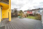 Außenbereich mit Terrasse und Garten - 