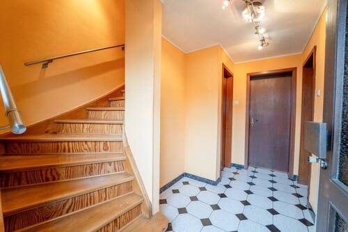 Gepflegte Eingangsdiele mit klarer Raumstruktur - 4 Zimmer Reihenmittelhaus zum Kaufen in Saarlouis